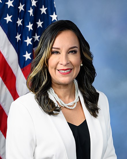 profile picture of Mónica De La Cruz